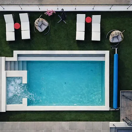 Entire Vacation - Heated Pool,jacuzzi & Sauna Villa Grimalda