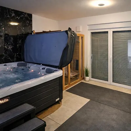 Entire Vacation - Heated Pool,jacuzzi & Sauna Villa *