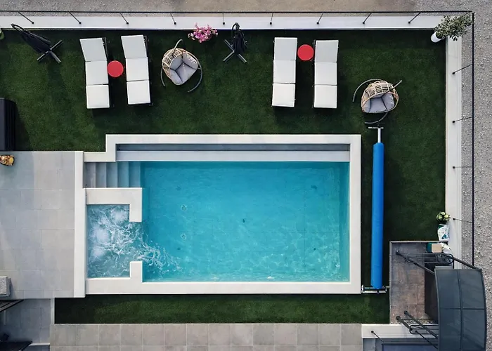 Entire Vacation - Heated Pool,jacuzzi & Sauna Villa Grimalda