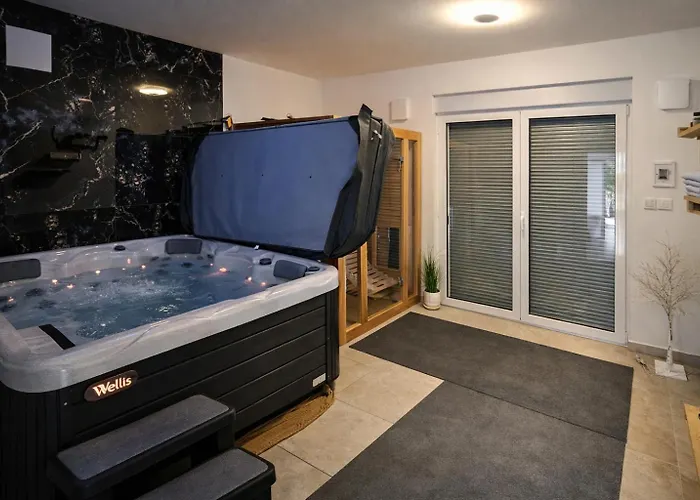 Entire Vacation - Heated Pool,jacuzzi & Sauna Villa *